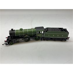 Hornby Railroad '00' gauge - Class 5 locomotive no. 5112, LNER 4-4-0 locomotive 'Hunt' no. 222 and BR Green 9F 2-10-0 locomotive no. 92220, all DCC ready (3)