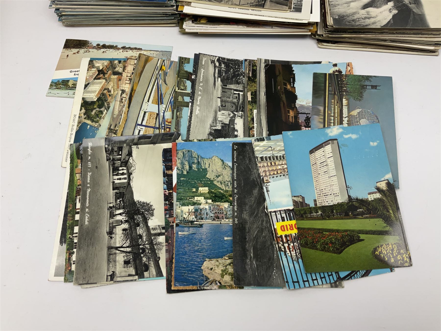 Edwardian and later postcards including shipping, greetings, British topography, Yorkshire and Lincolnshire with some real photographic, novelty pull-out, actresses etc