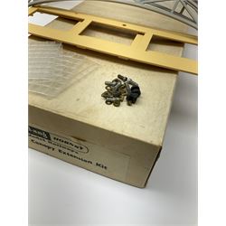 Tri-ang Hornby - set No.5084 Canopy Extension Kit, in plain box with label to each end
