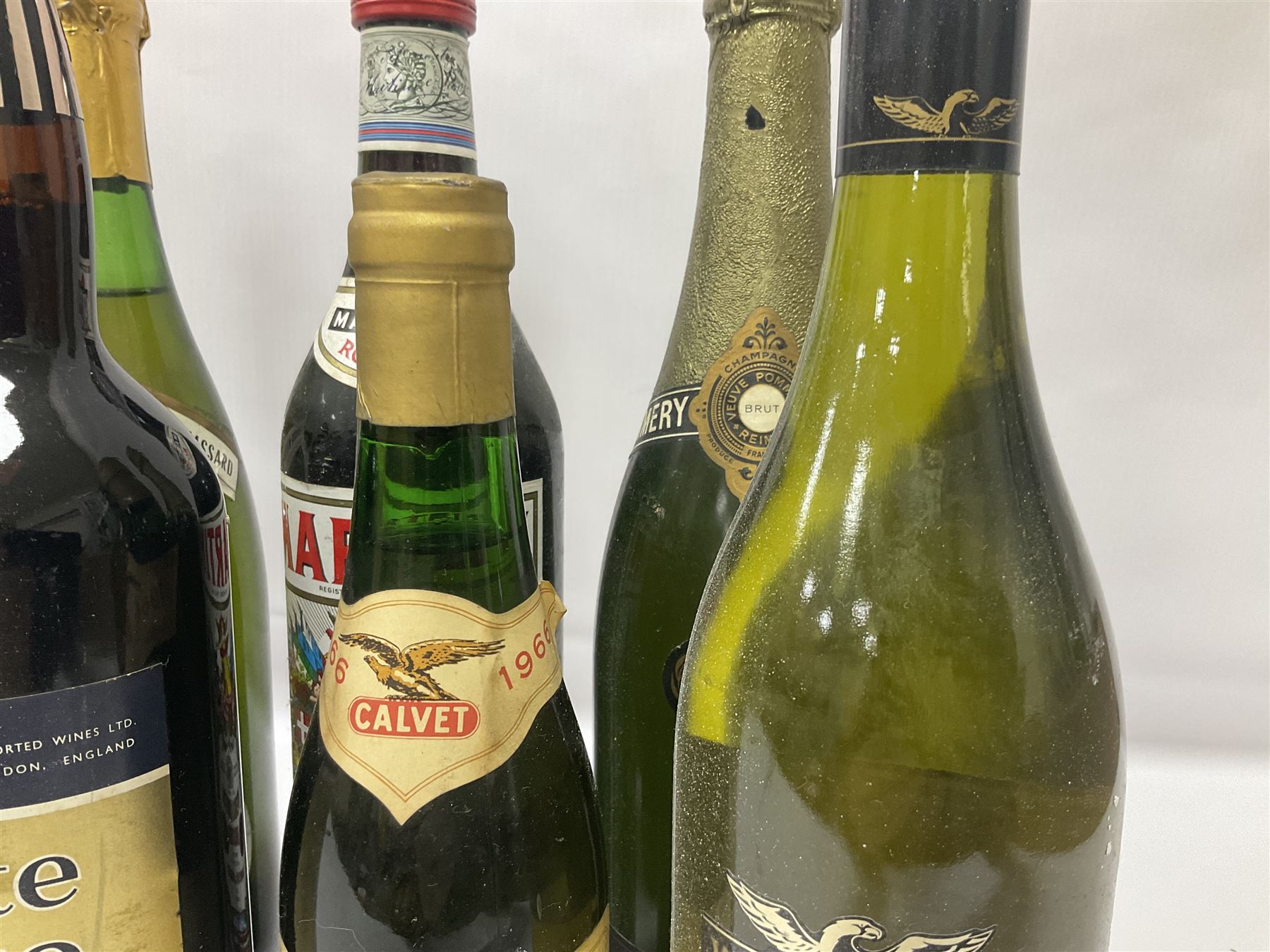 Vintage bottle of Martini Ross 14.7%, 75cl, Monte Christo Cream Sherry, Clubland White Port, wine etc (8)