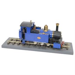 Roundhouse Gauge 1 live steam 0-6-2 tank locomotive, in blue livery, on wooden plinth