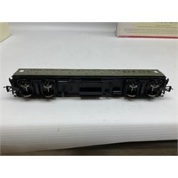 Hornby '00' gauge - 'Southern Suburban 1938' Coach Pack, DCC ready 