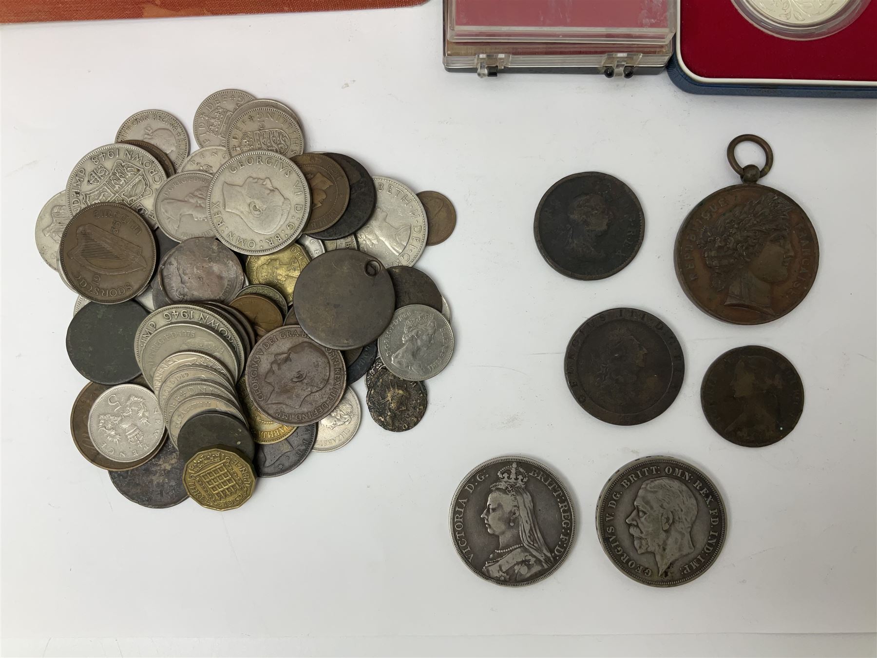 Queen Victoria 1889 crown coin, King George V 1935 crown, Queen Elizabeth II 1977 silver proof crown, small number of Great British pre 1947 silver coins, other pre-decimal coinage, World stamps including Argentina, Australia, Belgium, Canada, France, Germany etc 