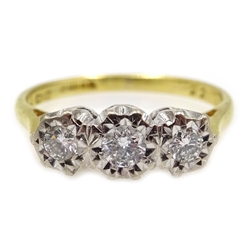  18ct gold three stone diamond ring, Birmingham 1972  