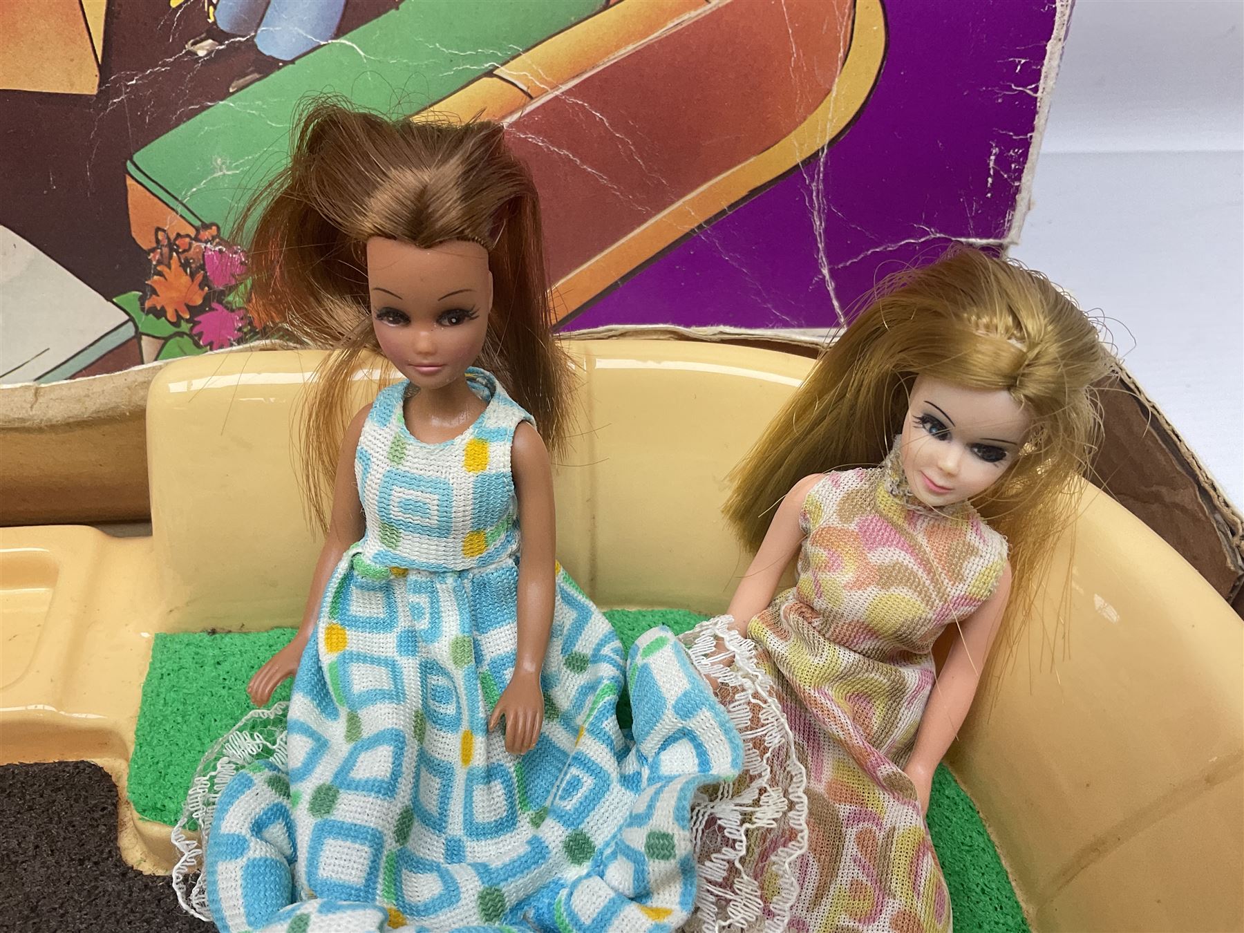 Palitoy Pippa's Apartment with split-level lounge-kitchen, bedroom and bathroom and two dolls: boxed