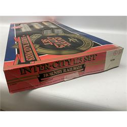 Hornby '00' gauge - Intercity 125 2-car set Nos.43010 & 43011 with one coach in original box with track and additional 4-6-0 locomotive and tender No.7476 and goods wagon; and another similar HST Intercity 125 2-car set Nos.43125 & 43126 with two coaches in original box with track and controller (2)