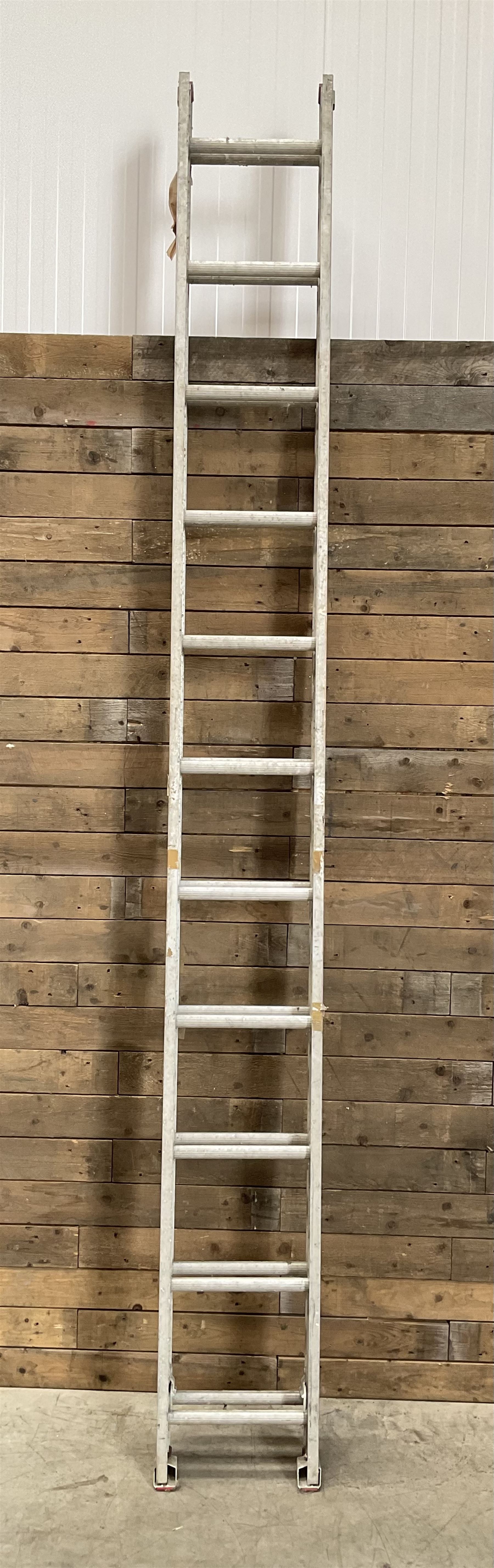 Clima pair extending aluminium ladders - 3.1m closed, extended 5.6m