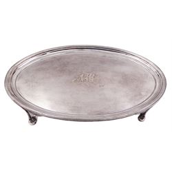 George IV silver card waiter or tray, of oval form with reeded rim and engraved monogram to centre, upon four splayed feet, hallmarked John Mewburn, London 1822, W26cm, approximate weight 15.74 ozt (489.4 grams)