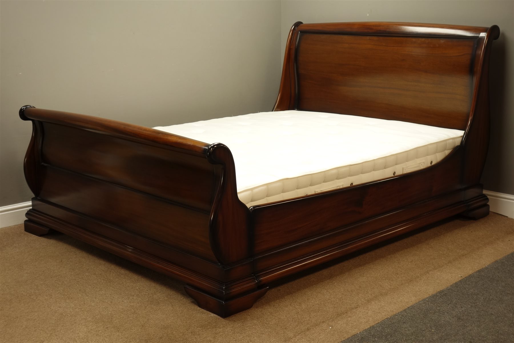 Lees of Grimsby 'Normandie' high gloss mahogany 5' Kingsize sleigh