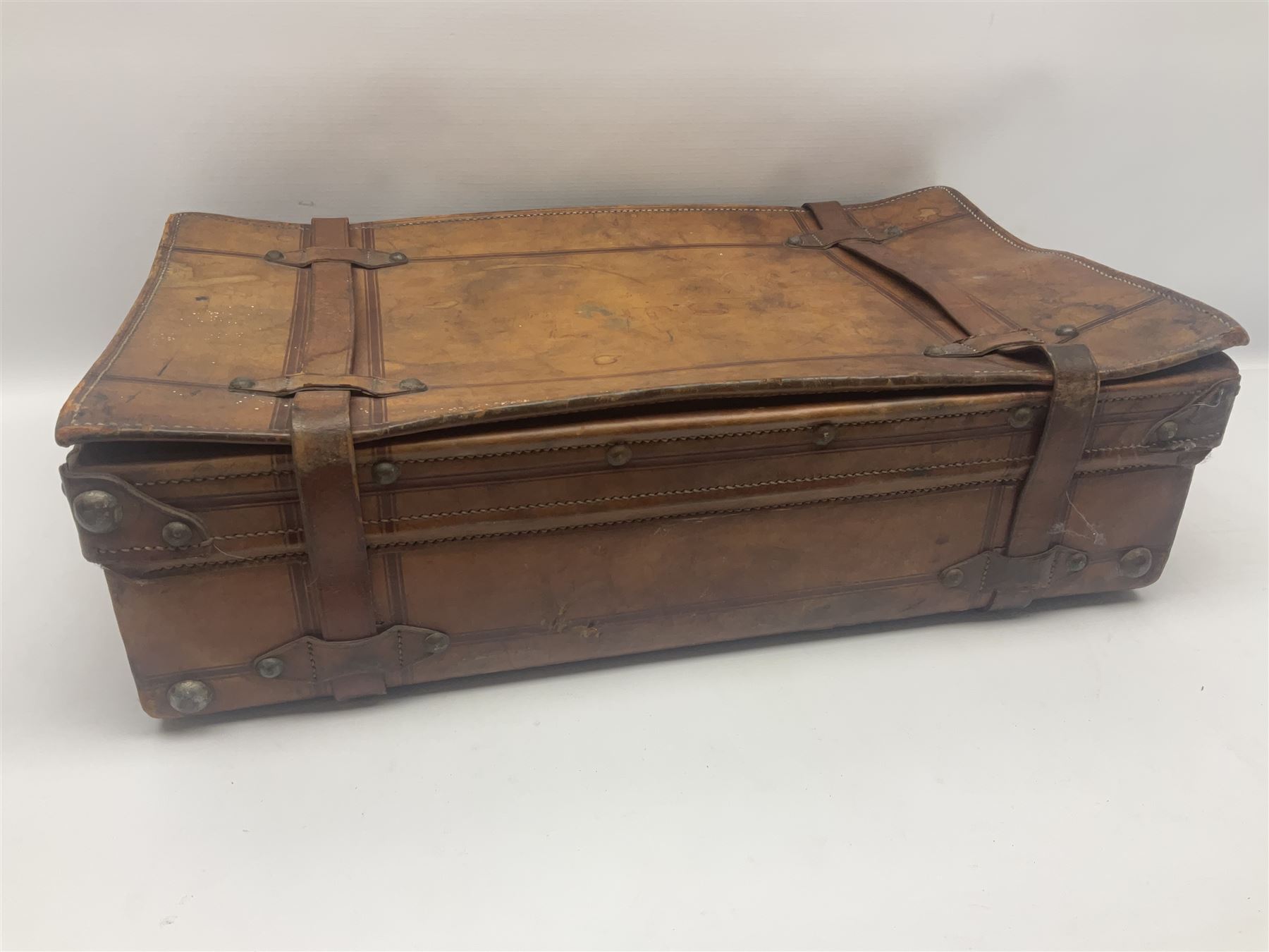 Late 19th/early 20th century stitched and studded leather portmanteau type suitcase with expanding lid and straps, L61cm