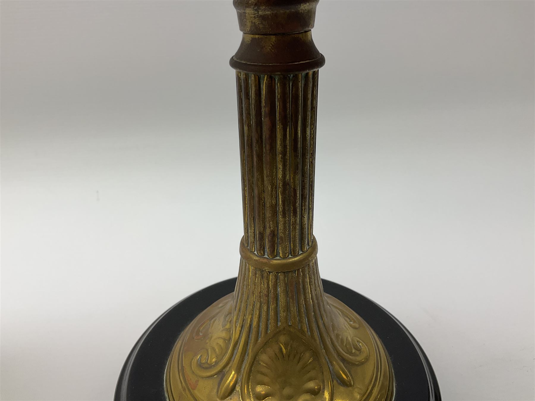 Victorian table standing oil lamp, brass fittings, cranberry glass reservoir, brass column on black enamelled ceramic base, with a frosted glass shade and clear glass chimney, H68cm