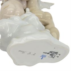 Lladro figure, Heaven and Earth, modelled as two cherubs, no 1824, with original box 
