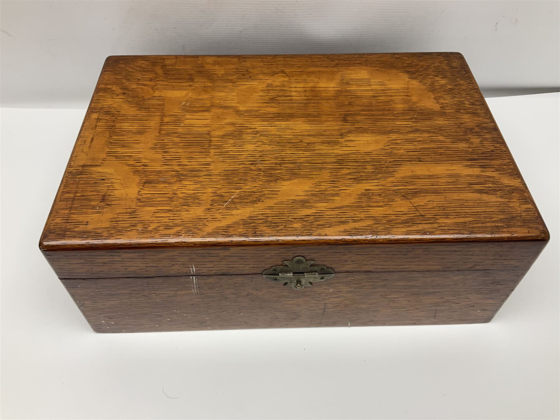 Underwood & Underwood sun sculpture stereoscope viewer, together with three other stereoscope viewer, and box of stereoscopic views by Realistic Travels 