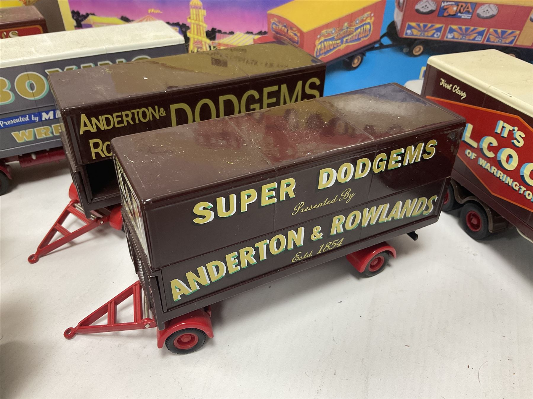 Corgi - various models both boxed and loose to include Dibnahs Choice 1 50 scale 80308, Classics 31702 and 97920, along with loose 1937 Rolls Royce 111 Sedance de Ville model, further mostly Showmans Range models and assembled fairground kits