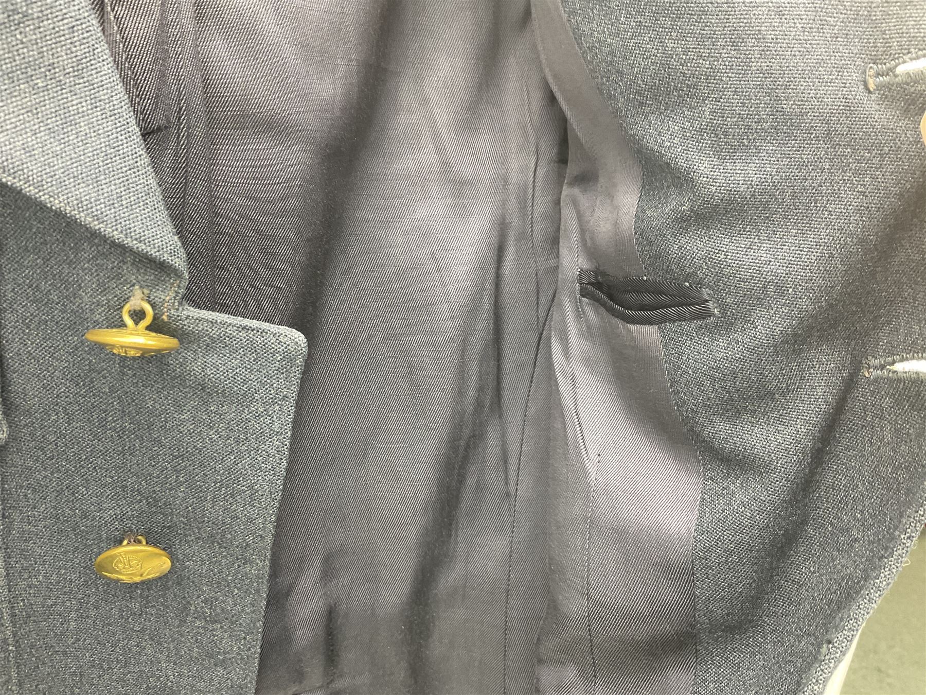 RAF pilot officer's tunic, bears Gieves label 'W.L. Dumble C/68/11406 L/6/51'