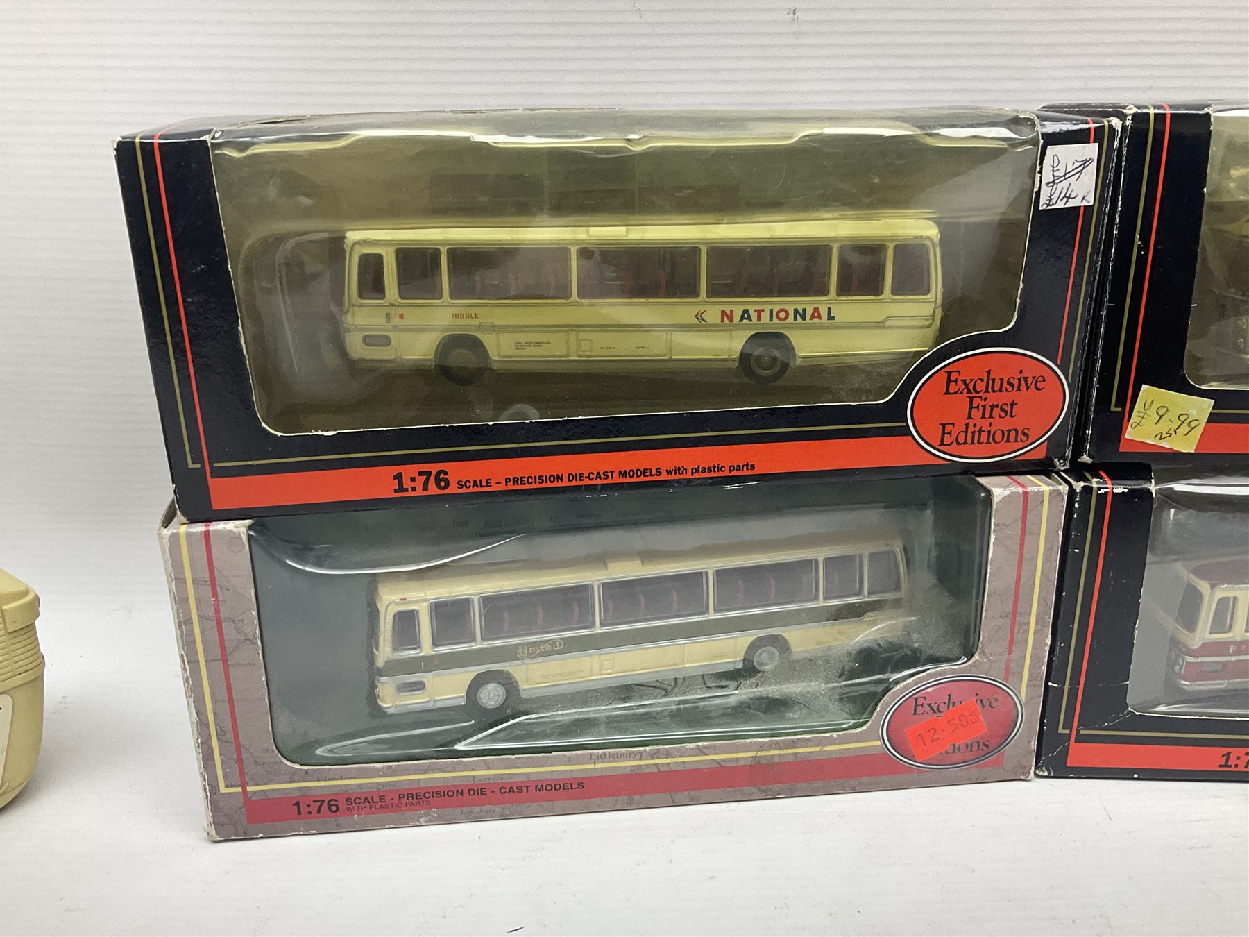 Thirty-one modern die-cast models of buses, coaches and wagons of various scales by EFE, Lledo, Oxford Die-Cast, Atlas etc, to include EFE 15702, 15704 and 15708 boxed; further models are unboxed 