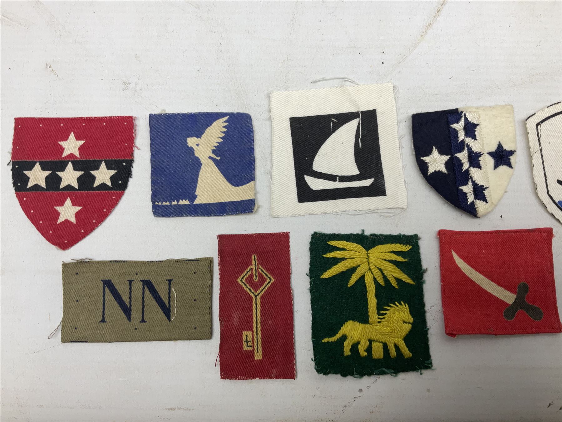 Approximately one-hundred printed and embroidered cloth badges including Royal Tank Regiment, Royal Armoured Corps, 219th Independent Infantry Brigade, Cyrenaica, Cyprus, Singapore and other districts, Gibraltar Garrison, East Anglian Brigade, 20th Armoured Brigade and various armoured divisions etc