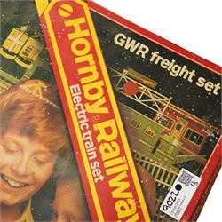 Quantity of 0 Gauge model railway, including Hornby and Meccano locomotives, rolling stock track, buildings etc; and a s Hornby 00 Gauge freight set, incomplete 