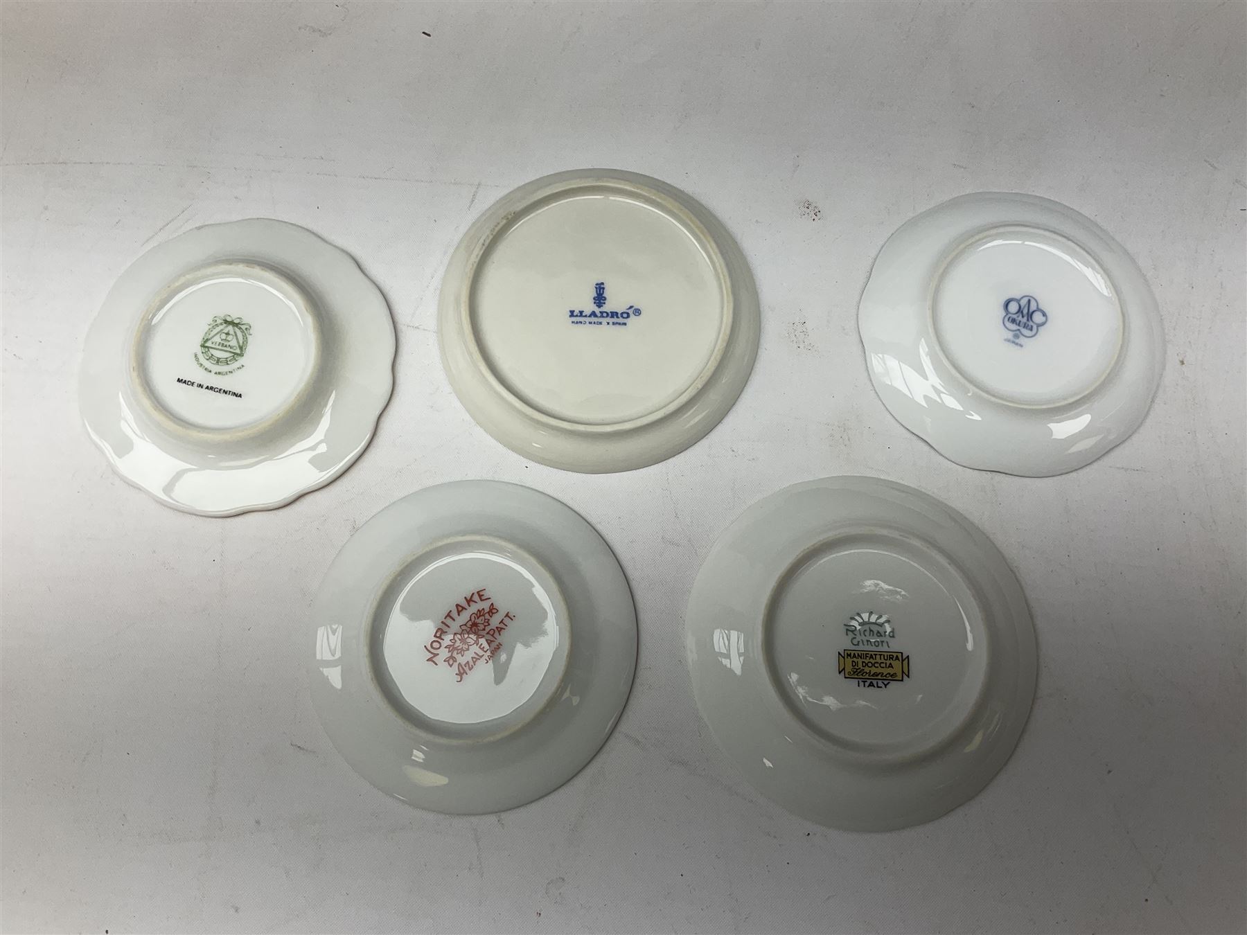 Franklin Mint miniature plates, Plates of the World's Great Porcelain Houses, including Royal Doulton, Limoges, Hutschenreuther, Lladro, with display shelf and certificates