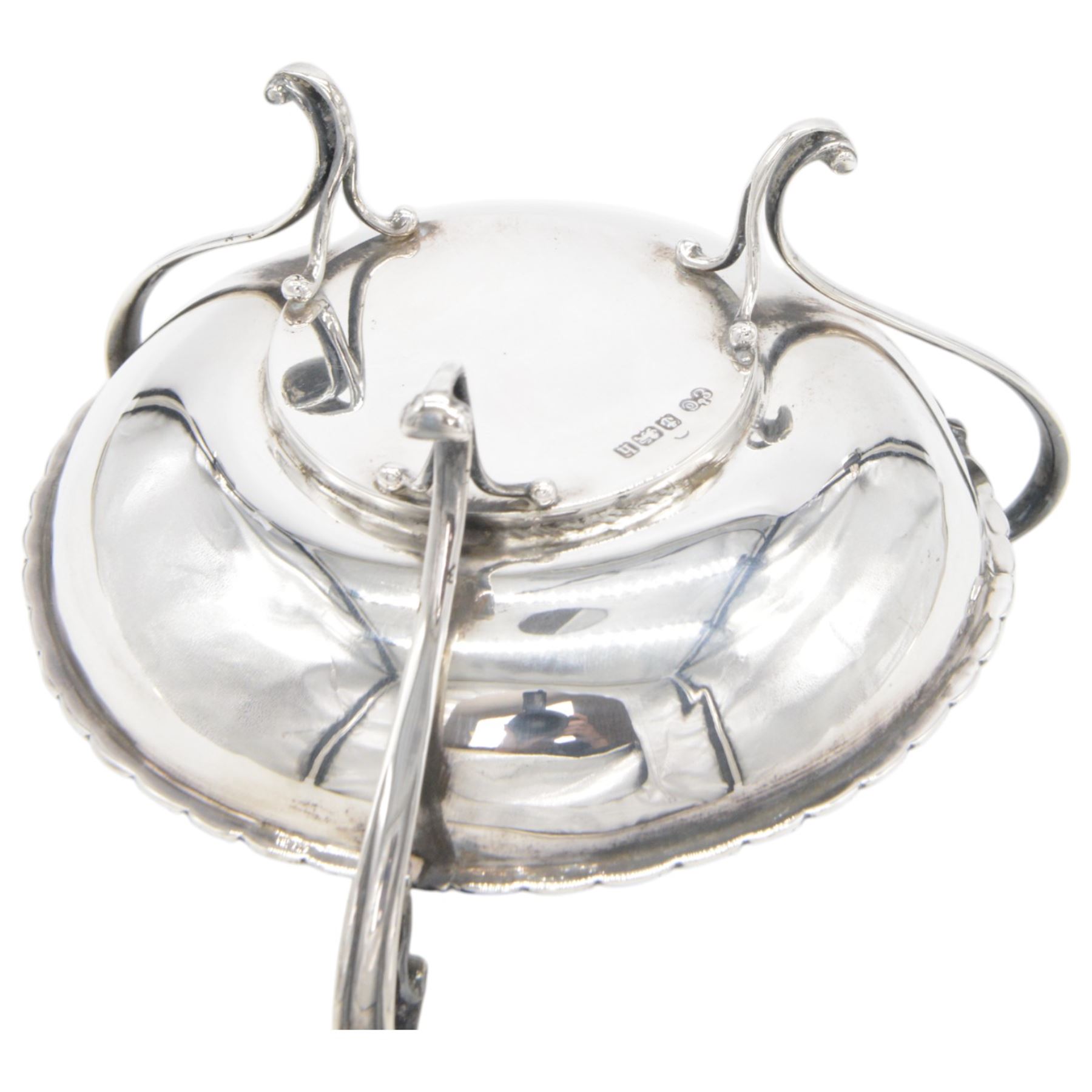 Art Nouveau silver footed bowl, of circular form with three naturalistically curved handles and upon three scroll feet, hallmarked Elikington & Co, Birmingham 1907, H8cm, D13.5cm