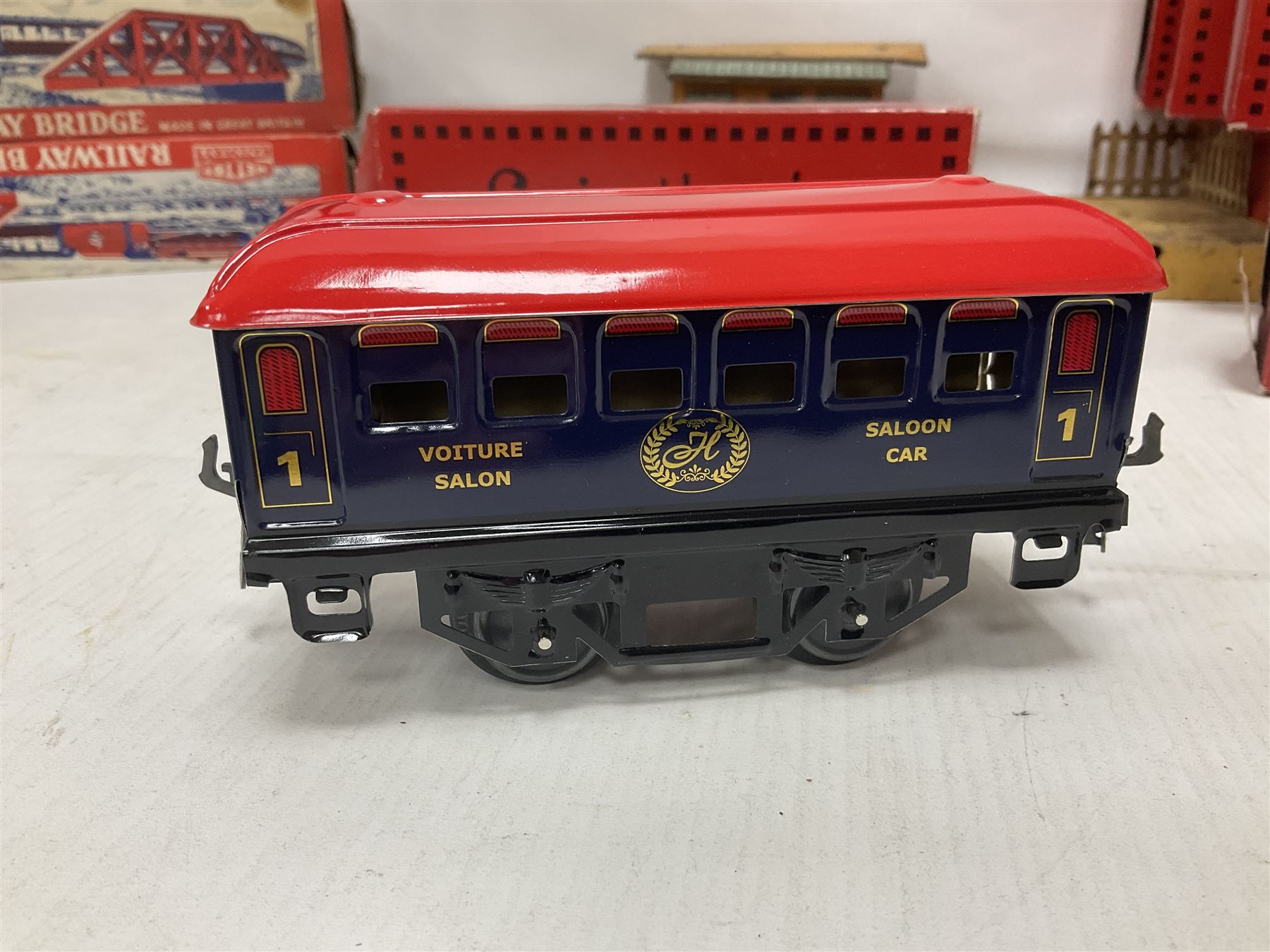‘0’ gauge - six boxed Hornby Hachette coaches comprising three Saloon Cars and three Dining Cars in original boxes; three loose ‘SNCF’ cars; three crossings, two Hornby/Meccano railway stations, one bridge and a water tank; two further Mettoy Railways ‘Railway Bridge’ in original boxes (17)