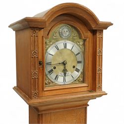 Mouseman - Oak 8-day grandmother clock, with a high quality weight driven movement and dial by Sinclair and Harding & Co of Cheltenham (No 477), brass break-arch dial with pierced steel hands, cast spandrels and a matted dial centre, silvered chapter with Roman numerals and minute track, dial pinned to  a two train rack striking movement, striking the hours on a cast bell, case with a full length glazed door and visible brass cased weights and conforming brass cased cylindrical pendulum. Signature carved mouse to the top of the arch of the case, from the workshop of Robert Thompson of Kilburn
With key.
Longcase.