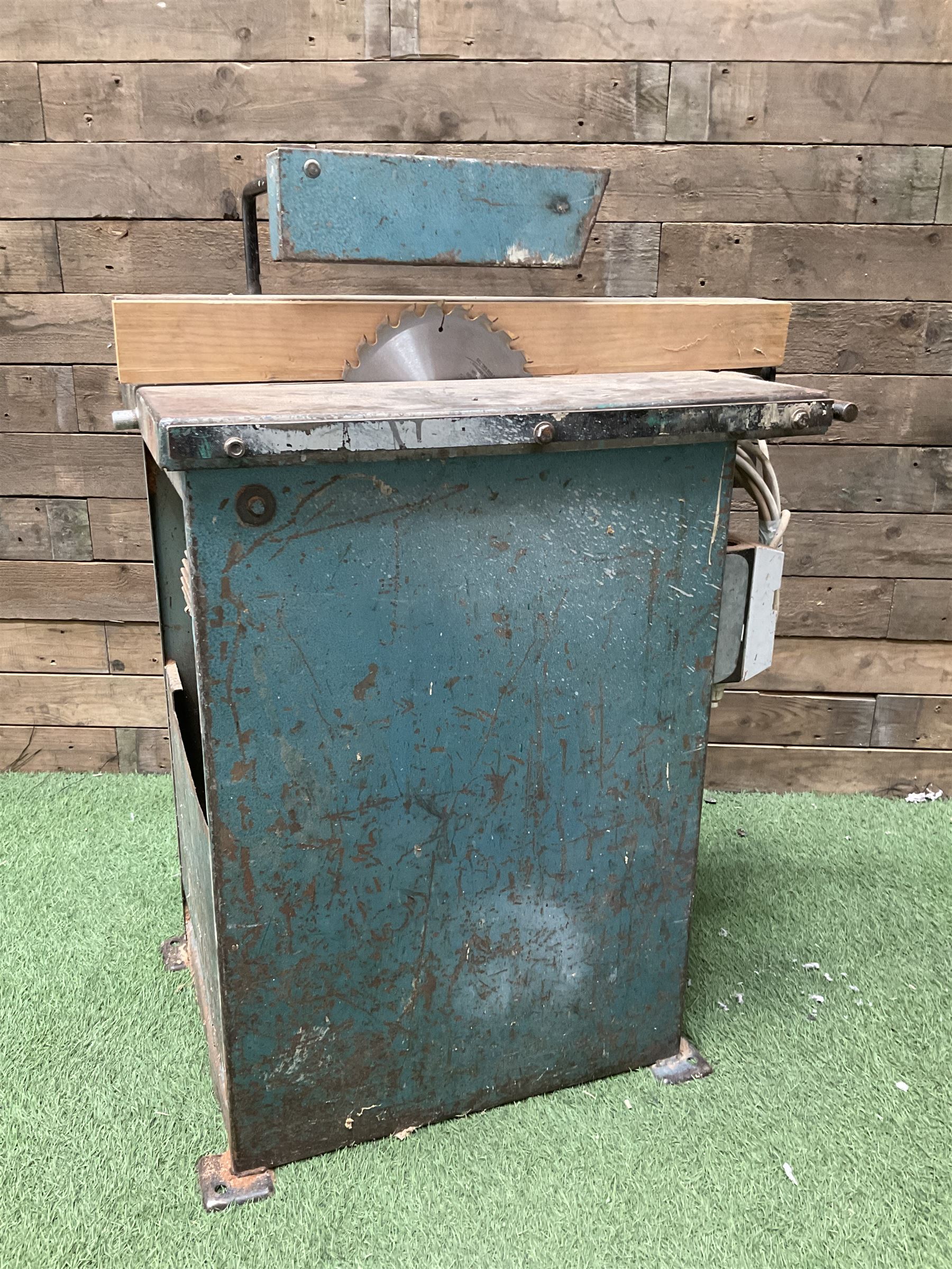 Evenwood circular saw  - THIS LOT IS TO BE COLLECTED BY APPOINTMENT FROM DUGGLEBY STORAGE, GREAT HILL, EASTFIELD, SCARBOROUGH, YO11 3TX