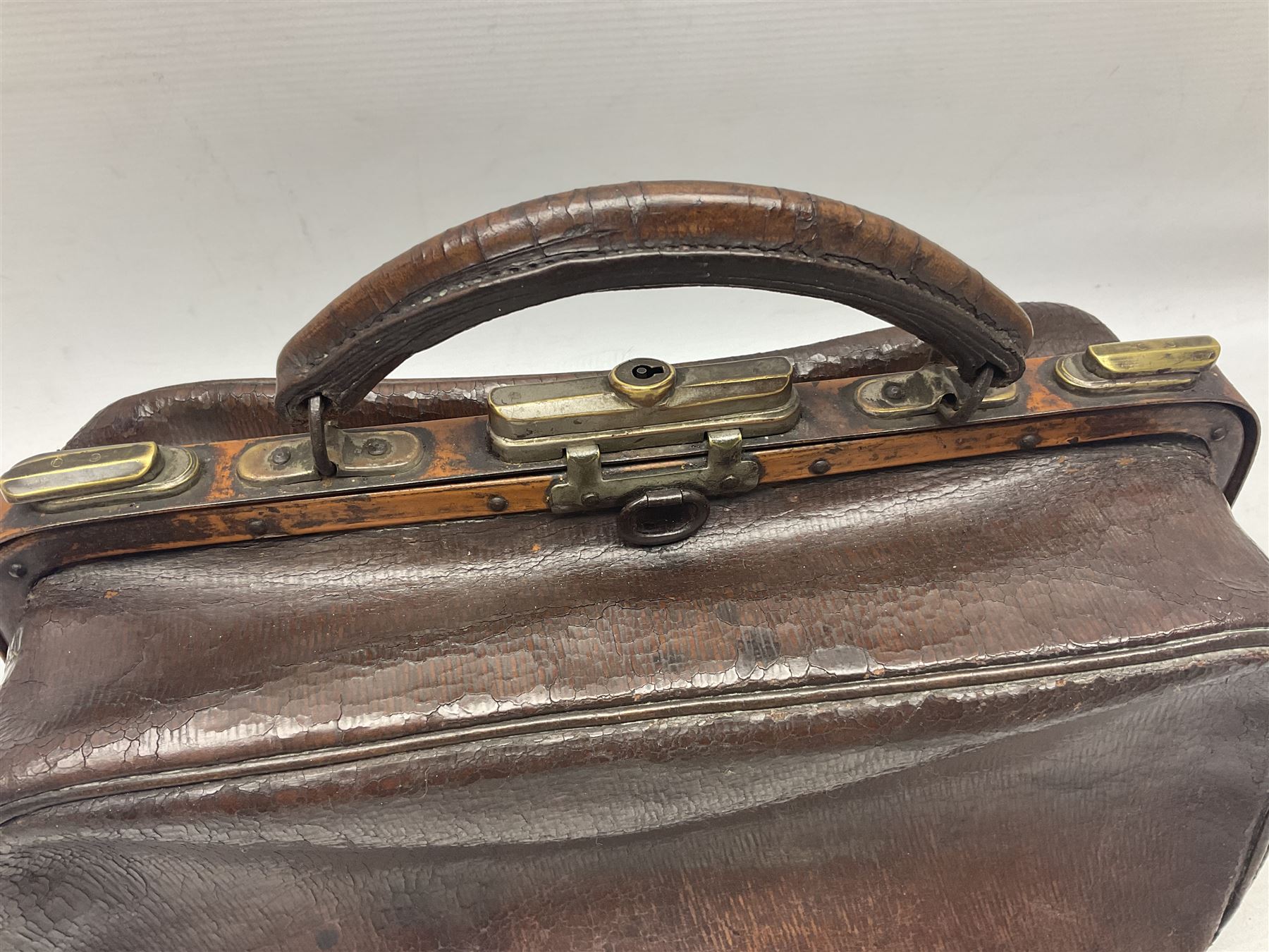 Small leather Portmanteau gentleman’s travelling toilet bag