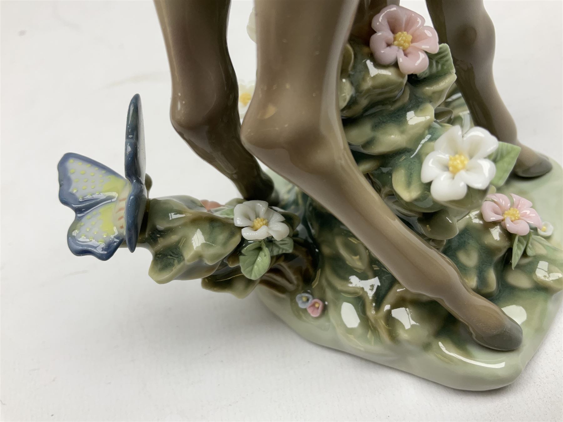 Two Lladro deer figures, comprising A Fawn and Friend no 5674 and Hi There no 5672, both with original boxes, largest example H14.5cm