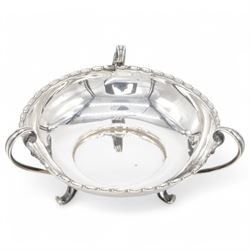 Art Nouveau silver footed bowl, of circular form with three naturalistically curved handles and upon three scroll feet, hallmarked Elikington & Co, Birmingham 1907, H8cm, D13.5cm