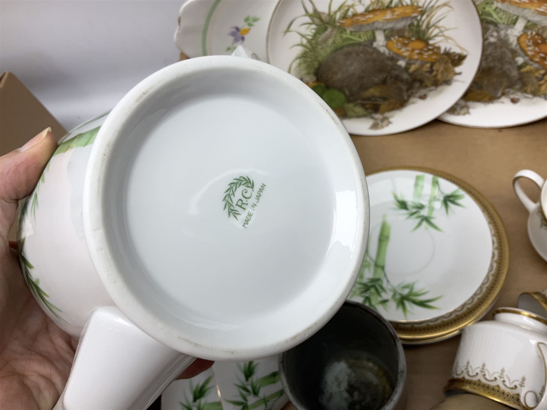 Doulton Lambeth Slaters vase of baluster form decorated with flowers, Chinese ginger jar in the form of a pumpkin, three Le Creuset red ramekins, Hornsea, Paragon Athena pattern tea wares, jardinière and other ceramics in two boxes 