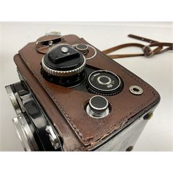 Franke & Heidecke Synchro-Compur Rolleiflex camera, twin lens camera, serial number 2447615, with viewing lens '1:2.8/80 Heidosmat No. 857174', Taking Lens '1:2.8/80 Carl Zeiss Planar No. 4189283', in leather case