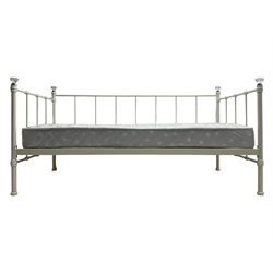 Victorian design white finish metal day bed with mattress