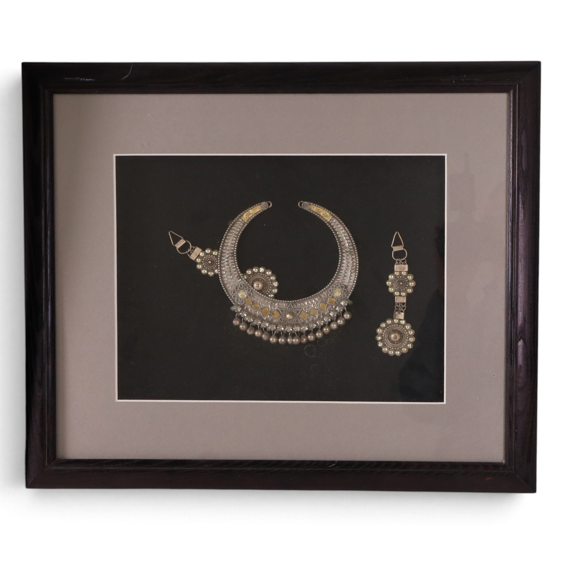 Framed Omani silver Hirz necklace, together with matching pendent, with filigree detail, together with another framed silver necklace 