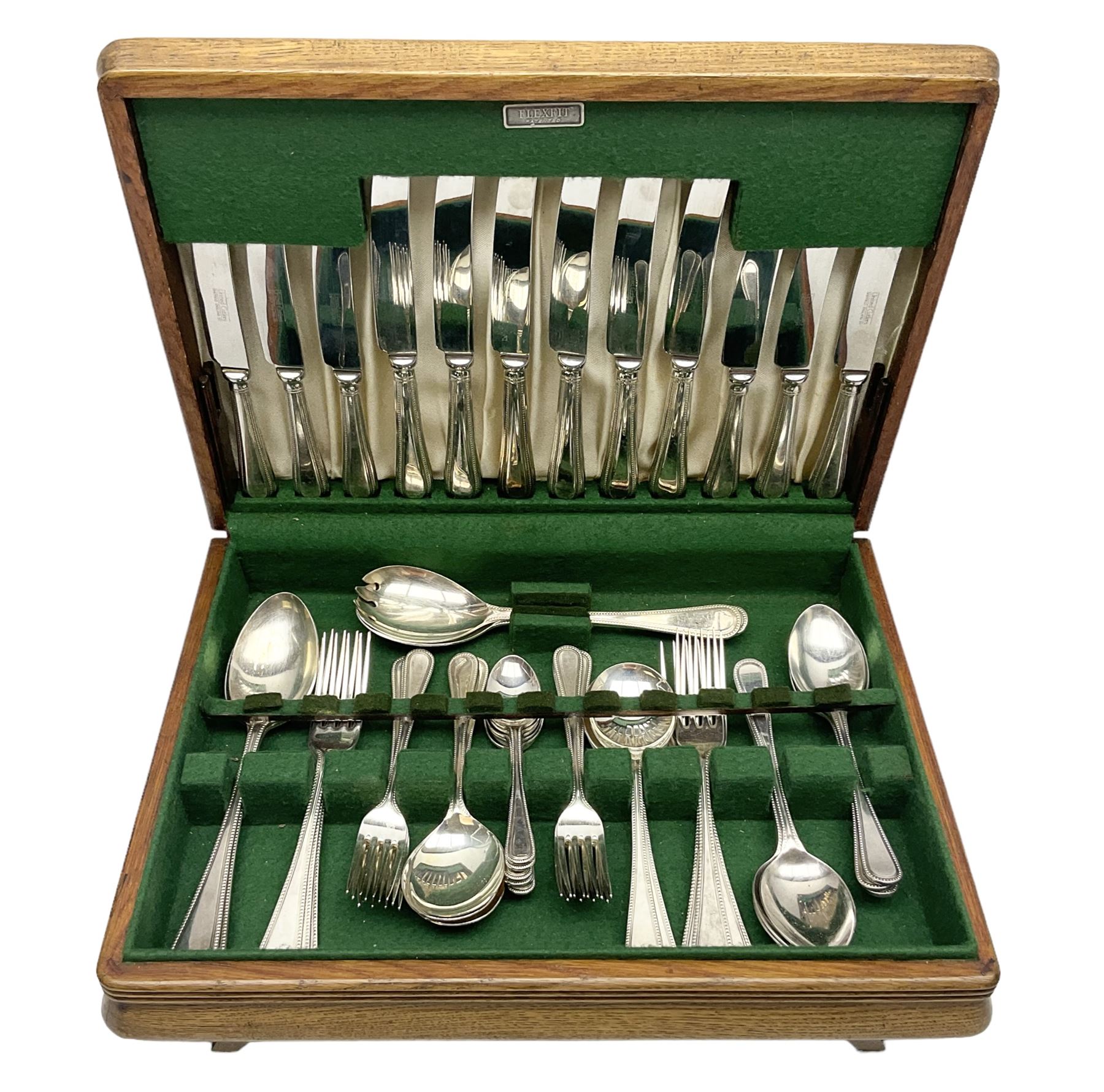 United Cutlers Sheffield silver-plate canteen of cutlery for six settings in oak case, L40cm
