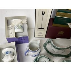 Spode Green Camilla pattern ceramics, together with a Wedgwood Etruscan Dance trinket box, Aynsley Mouse Trap figure, Coalport thatched cottage and a collection of other Wedgwood ceramics, some with boxes