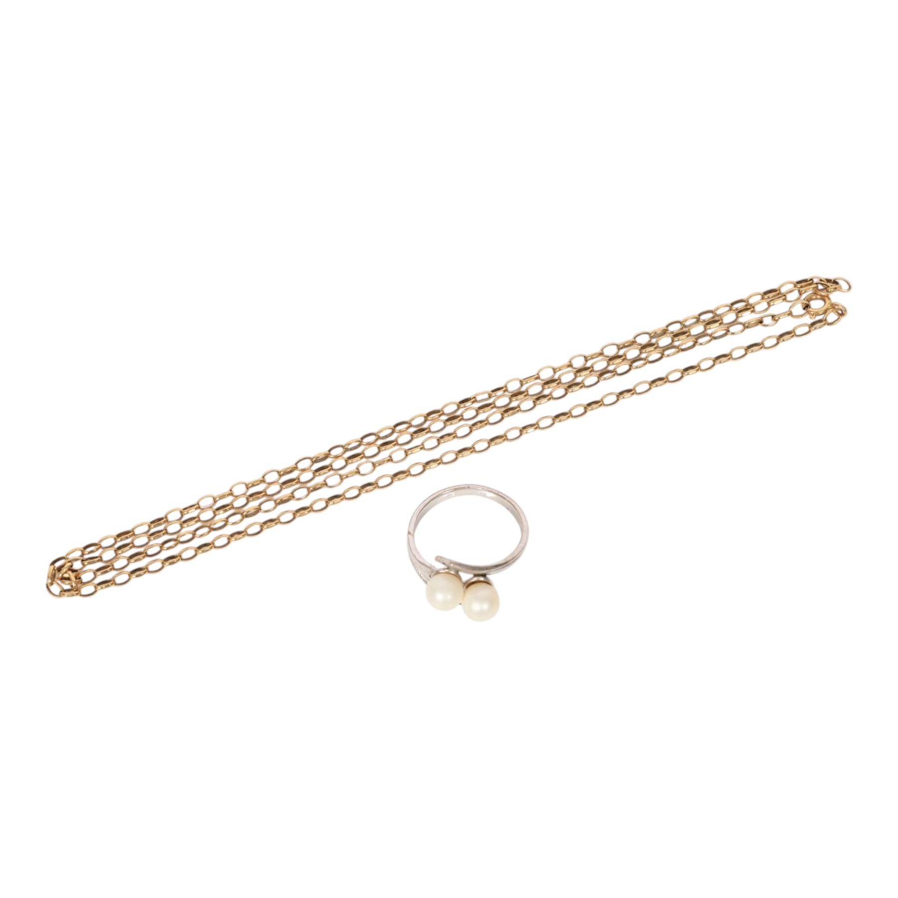 9ct gold chain and a white gold plated pearl ring 
