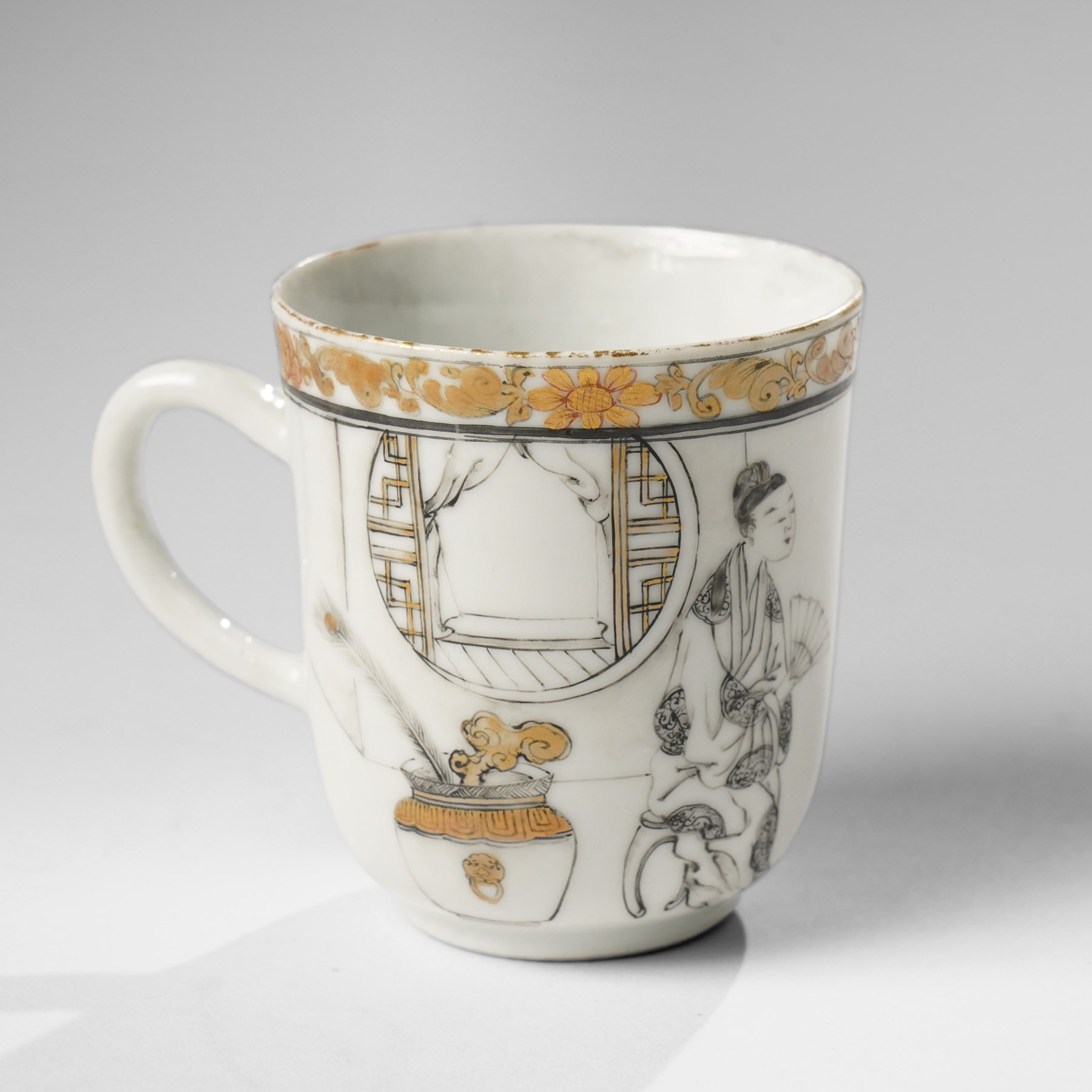 Chinese Yongzheng period coffee cups and saucer, painted in grisaille with figures in traditional landscapes and heightened in gilt (3)