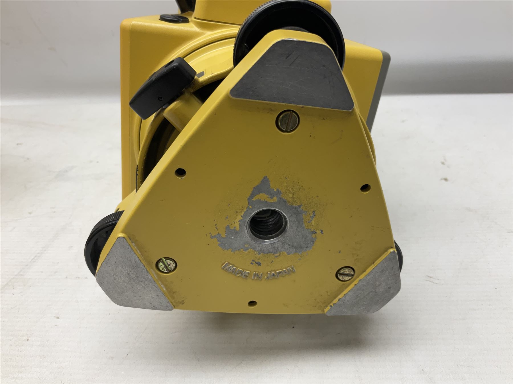 Topcon land surveying equipment - GTS 226 Electronic Total Station, serial no.UN4962; in carrying case with charger and spare battery; together with Leica tripod (2)