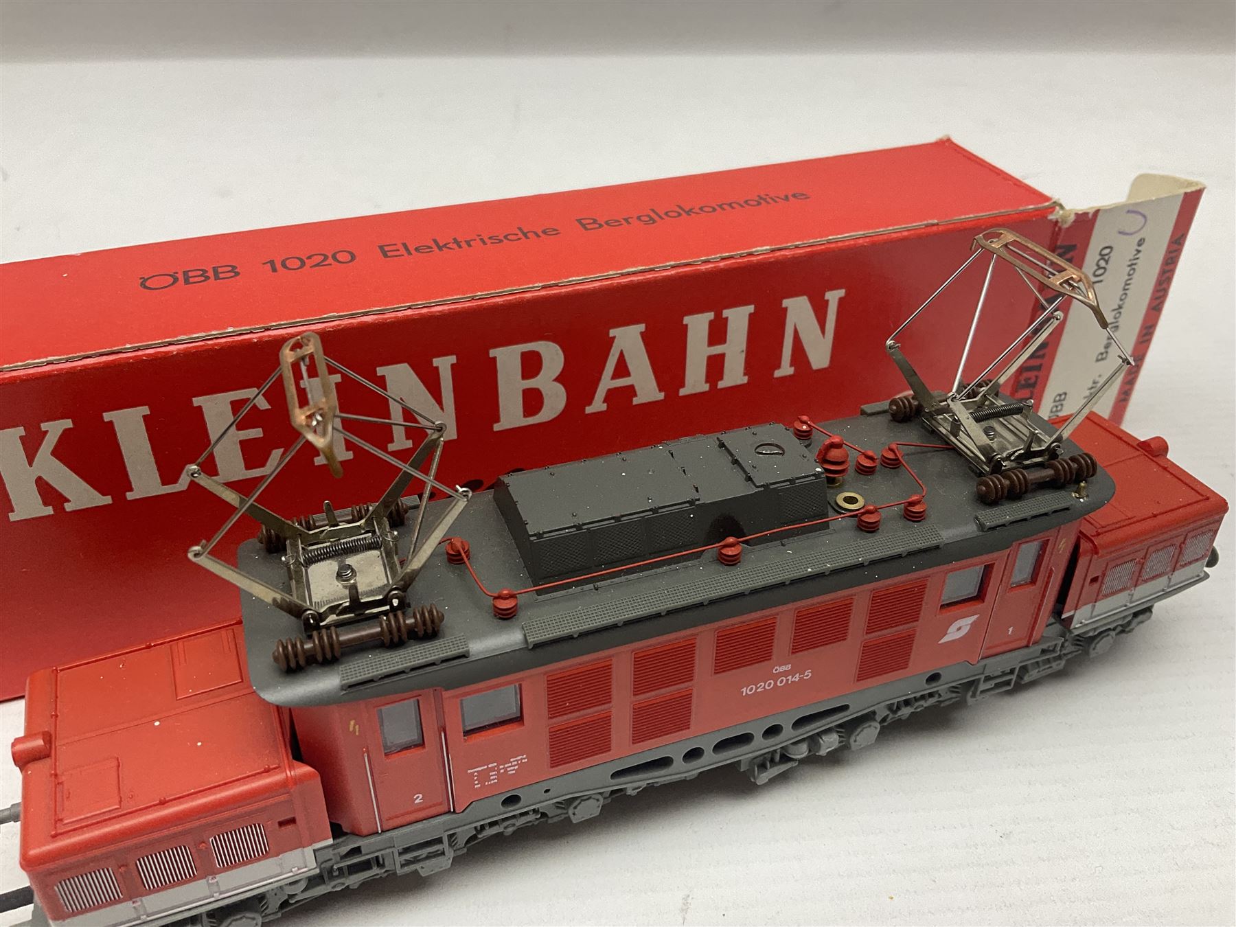 Kleinbahn HO gauge - three locomotives OBB 1020 Elektr. Berglokomotive; OBB 1044.209-3 Elektrische Lokomotive; and OBB 2050 Dieselelektrische; all boxed (3)