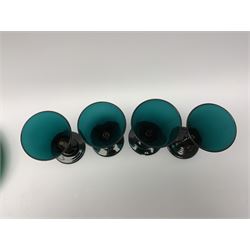 19th century green glass ships decanter with flat topped stopper, H21.5cm, together with a set of four 19th century green glass wine glasses, the funnel bowls upon bladed knopped stems and circular feet, H13cm