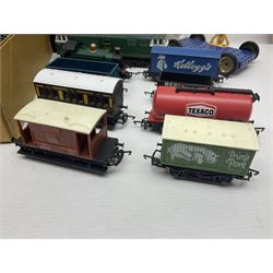 Hornby '00' gauge - Class 35 Hymek Diesel Hydraulic B-B locomotive No.D7063; Class 101 Holden Tank 0-4-0 locomotive No.101; nine wagons/coaches; track and controller; and 1978 catalogue; together with small quantity of loose Meccano with two booklets; all unboxed