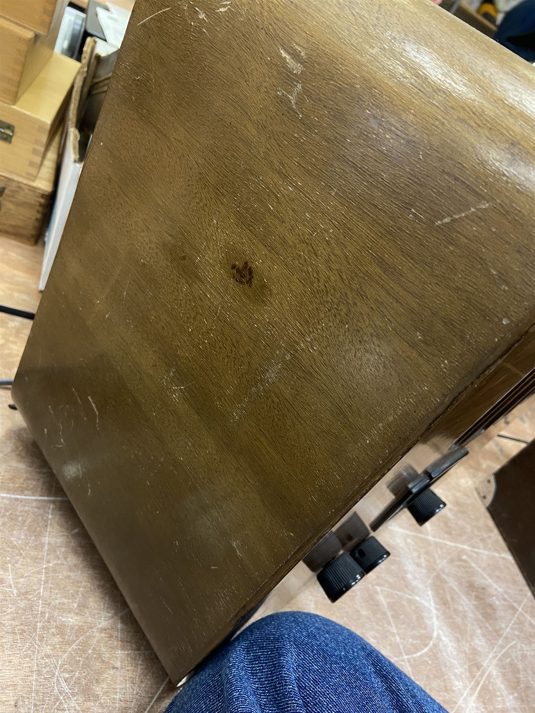 1930s Philips Type 836A Super Inductance radio, in Art Deco curved mahogany case with Bakelite knobs, H36cm W34cm D22cm