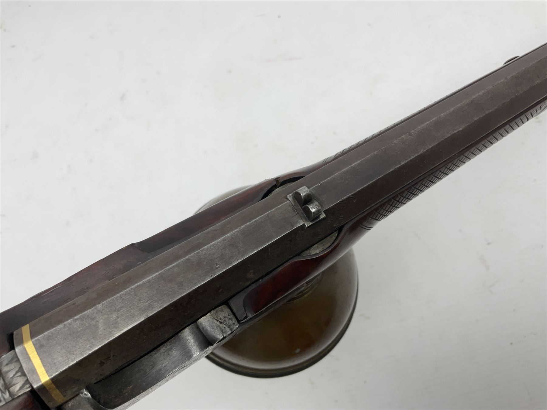 Late 18th/early 19th century Wallis (of Hull) muzzle loading air rifle with medially ribbed copper round ball reservoir, the 86cm (34