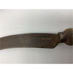 Veterinary fleams and other tools together with various veterinary books, including Hewthorn's Veterinary Guide, Farms and Farming - Vince, Veterinary Practice at Home, etc., and a collection of folding pocket knives, pen knives, hunting knife, etc.
