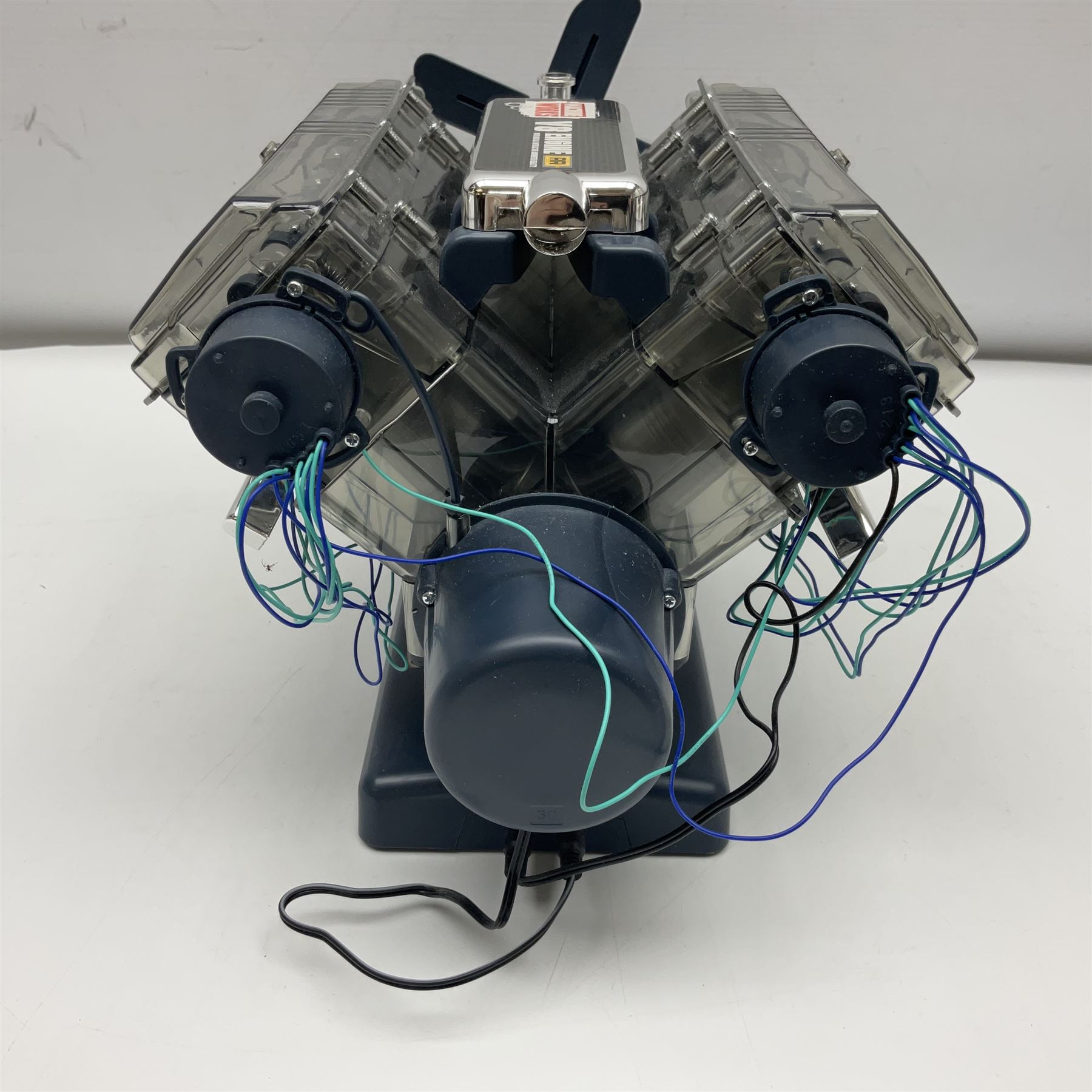 Machine Works battery operated model of a V8 car engine featuring working parts, sound and illuminating spark plugs L29cm