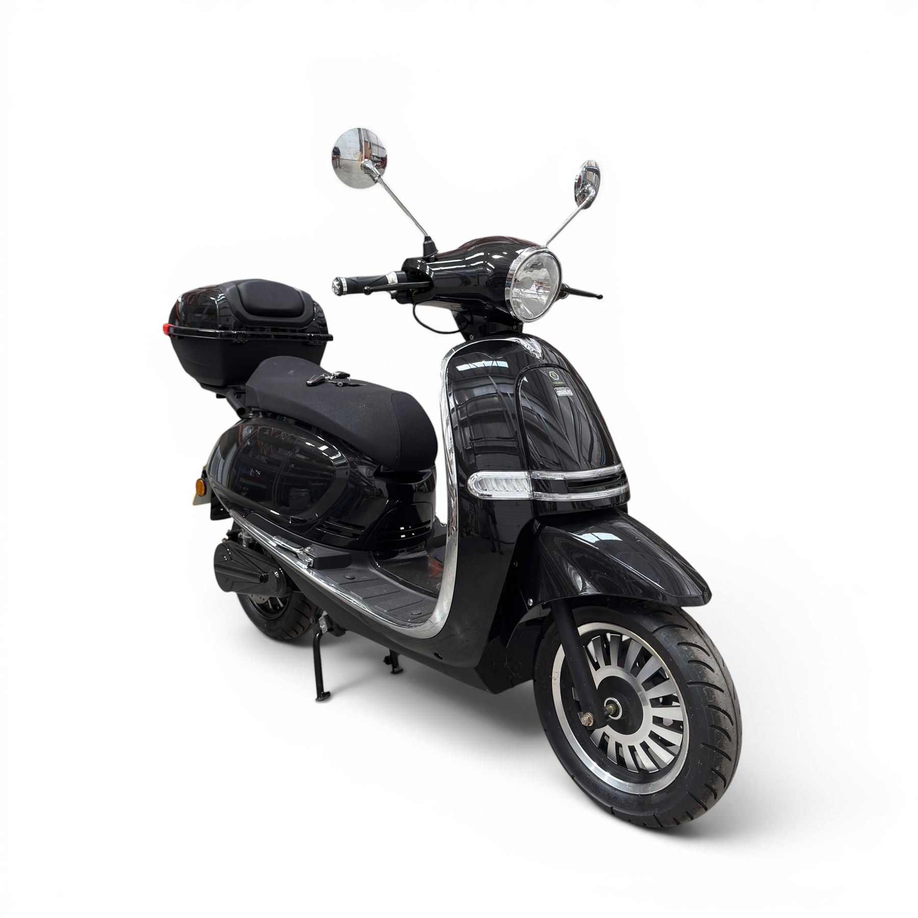 Sakura JS2A - 4000W electric scooter (125cc equivalent), 2 Miles, LL70 NFZ