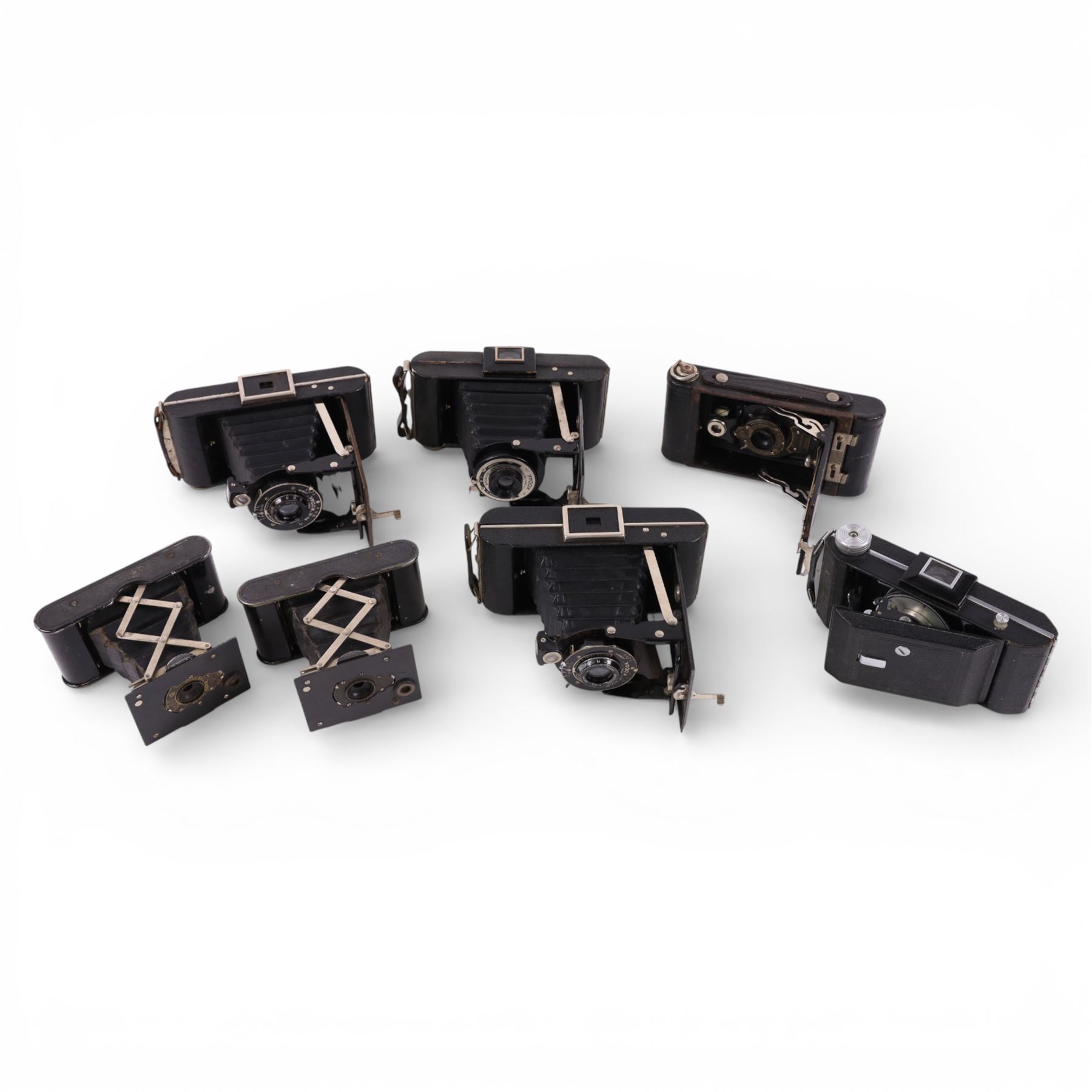 Collection of Kodak folding cameras, including Six-20 Junior, Folding Brownie, Autographic Brownie and a Vest Pocket Autographic Kodak etc