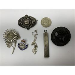 9ct gold 'Grandma' necklace and 'Special nan' pendant, Pinnacle open face gold plated pocket watch, Seiko quartz wristwatch and silver jewellery including Victorian brooches, etc