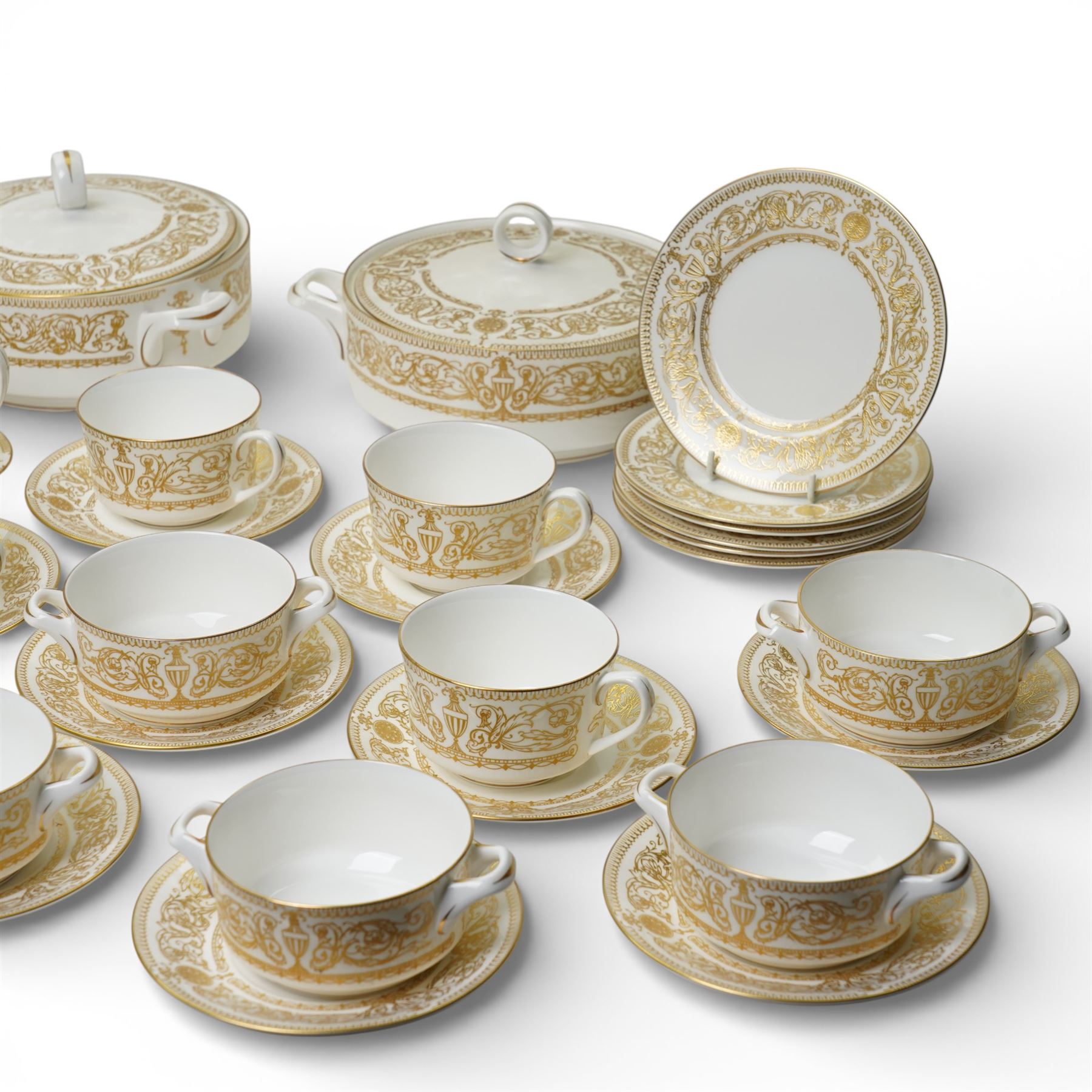 Royal Worcester Hyde Park tea and dinner wares, comprising nine dinner plates, nine smaller dinner plates, thirteen side plates, nine soup bowls and saucers, eleven teacups, eleven saucers, sauceboat and saucer, four covered tureens and one platter